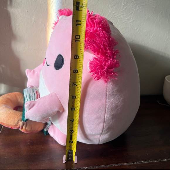 Zuru Snackles Series 2 Axolotl Abbie Krispy Kreme Donut, Large Plush - Picture 12 of 12